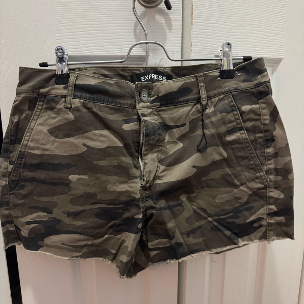 Express Women's Camouflage Cargo Shorts
